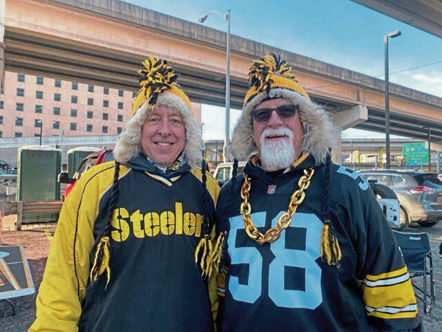 8035548_web1_ptr-SteelersChristmas
