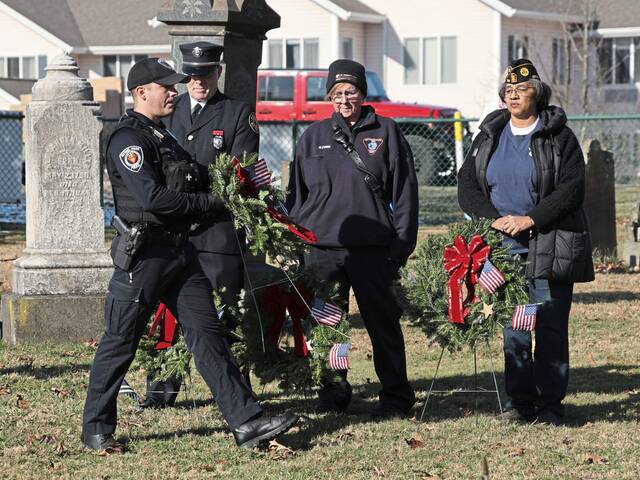 8035864_web1_bpj-wreathsacrossamerica-013025-13