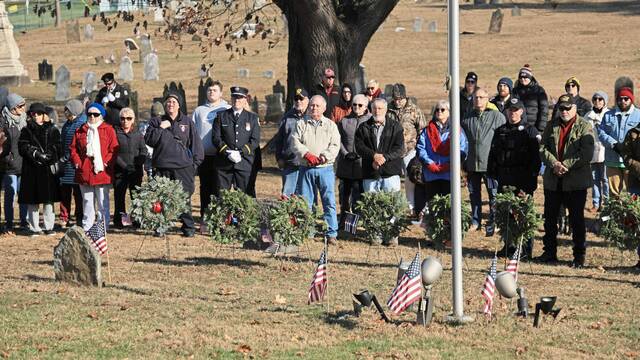 8035864_web1_bpj-wreathsacrossamerica-013025-20