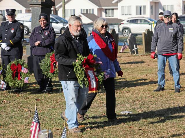 8035864_web1_bpj-wreathsacrossamerica-013025-3