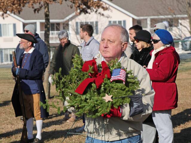 8035864_web1_bpj-wreathsacrossamerica-013025-5
