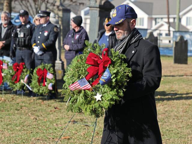 8035864_web1_bpj-wreathsacrossamerica-013025-7