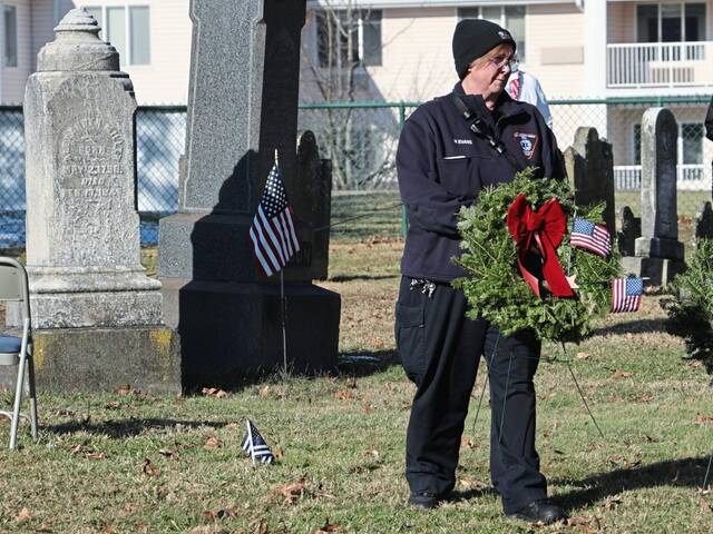 8035864_web1_bpj-wreathsacrossamerica-013025-9