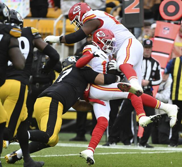 8037807_web1_ptr-SteelersChiefs28-1226