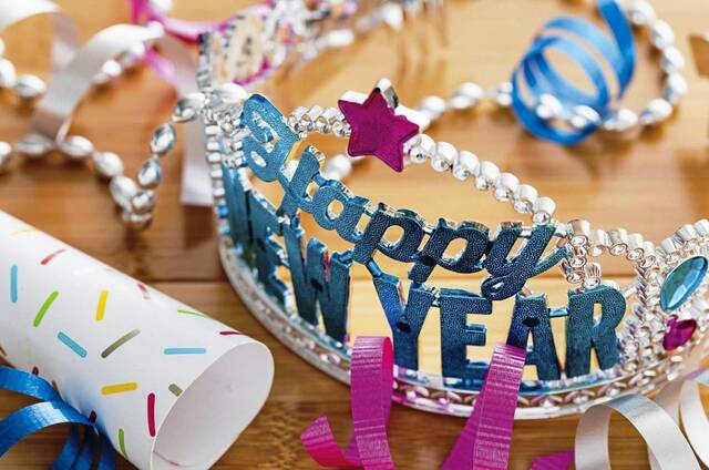 8039085_web1_Happy-New-Year-Crown