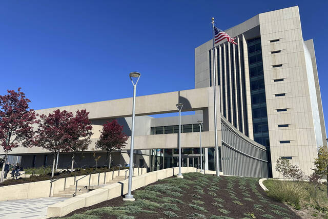 FBI: Knife-wielding man shot at federal courthouse in Harrisburg was on parole in 1988 murder