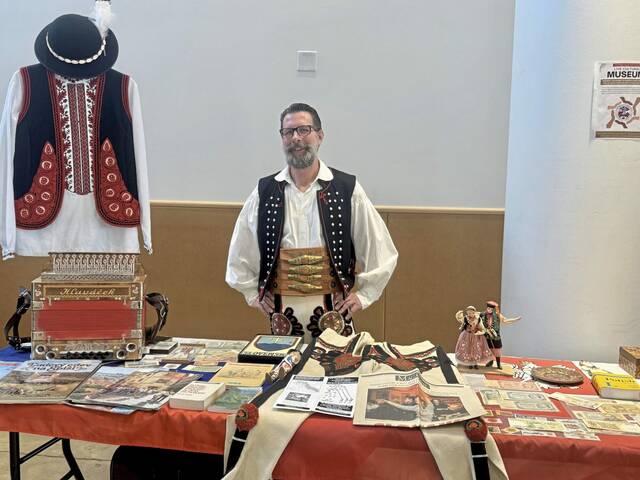 8045711_web1_sig-dressyourculture2