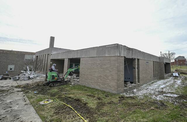 8045782_web1_VND-LO-ColfaxDemo101-122424