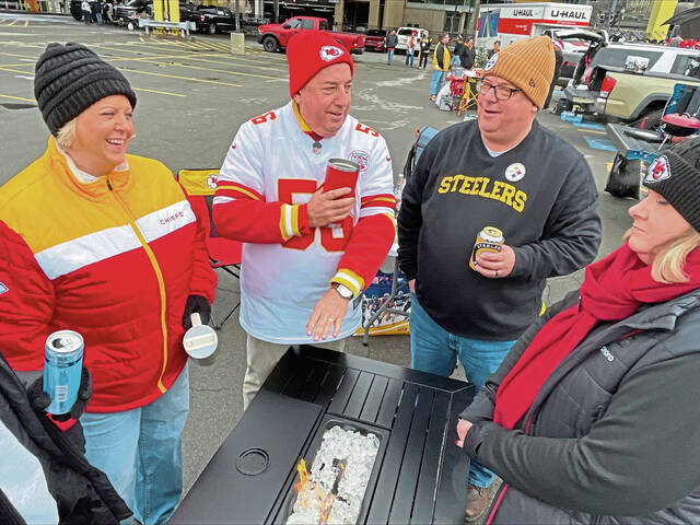 8058319_web1_PTR-Steelers-Christmas-2024-003