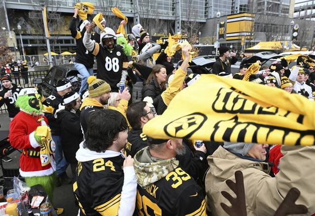 8058675_web1_ptr-SteelersChiefs02-1226