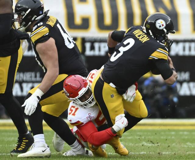 8058675_web1_ptr-SteelersChiefs10-1226