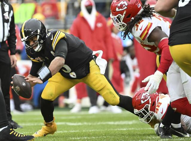 8058675_web1_ptr-SteelersChiefs12-1226
