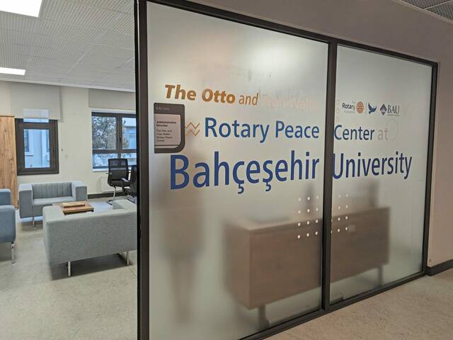 8060750_web1_gtr-peaceconference-122724-3