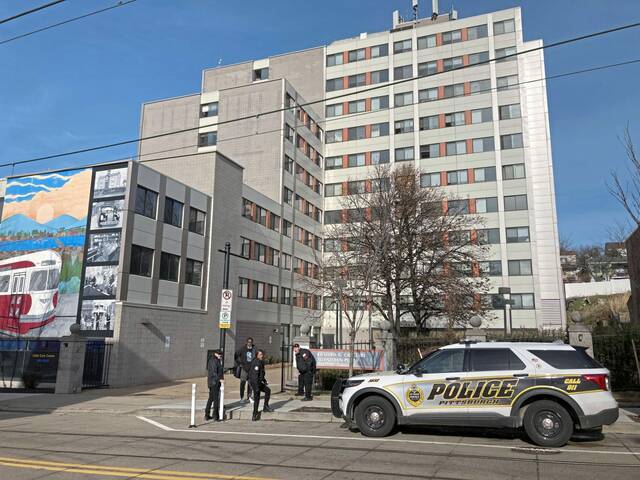 8062974_web1_ptr-policeshoot01