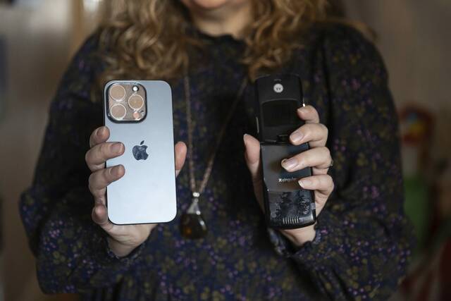 8063300_web1_ptr-iphonerise004-010225
