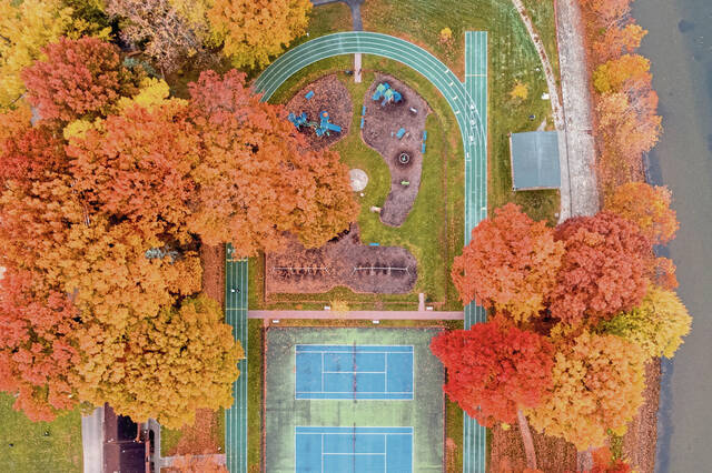 8039745_web1_Fall-at-Riverside-Park_0275