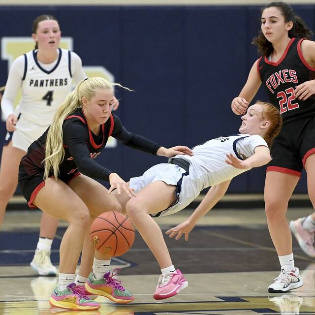 8080242_web1_ptr-FRFCgirls03-010325