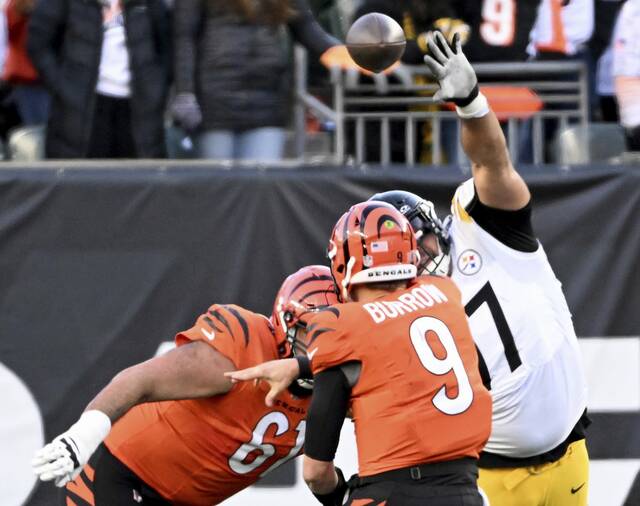 8080686_web1_ptr-Steelers02-120324
