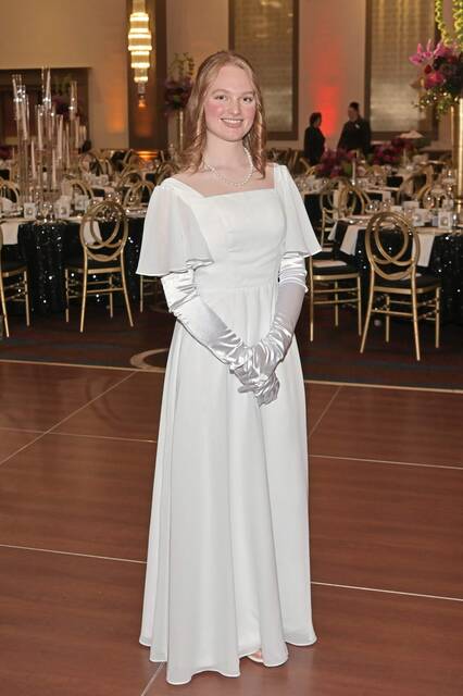 8082530_web1_her-Medallion-3