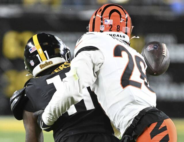 8083971_web1_ptr-SteelersBengals04-010524