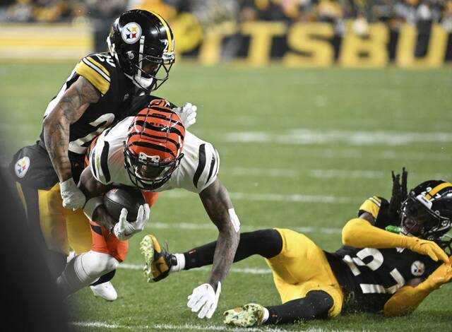 8083971_web1_ptr-SteelersBengals10-010524