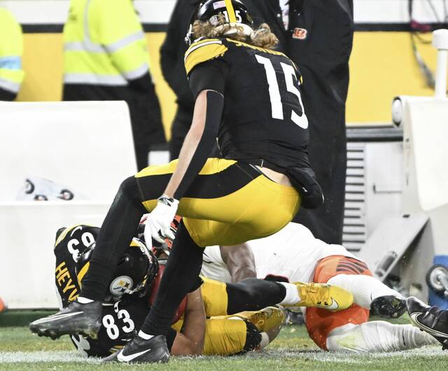 8083971_web1_ptr-SteelersBengals17-010524