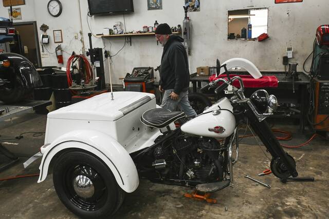 8098852_web1_gtr-gbgmotorcycle007
