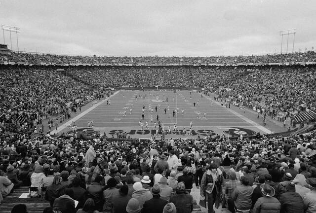 8103048_web1_PTR-steelersbowls003