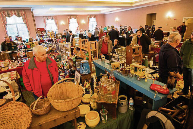 8107939_web1_GTR-LO-AntiqueShow-11-012620
