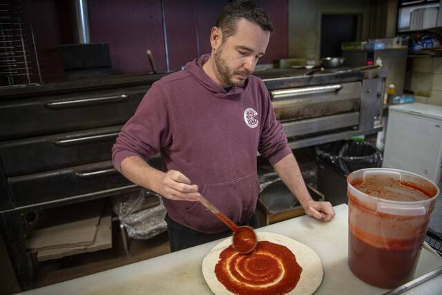 8112836_web1_her-CasaPizza3