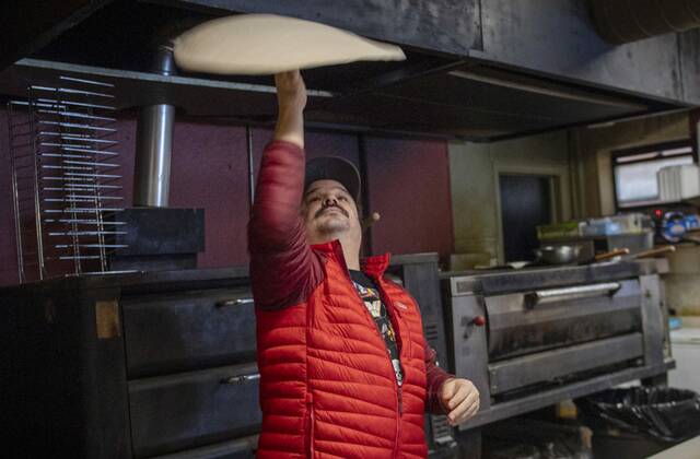 8112836_web1_her-CasaPizza7