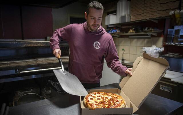 8112836_web1_her-CasaPizza8