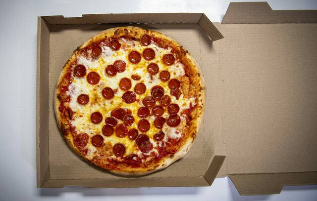 8112836_web1_her-CasaPizza9