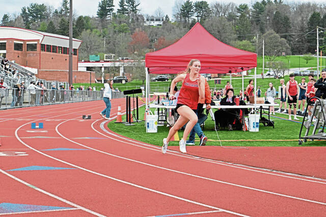 Relay team comes together for Fox Chapel indoor track team