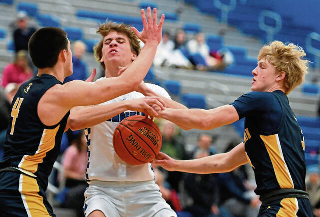 Hempfield boys basketball team falls to Mt. Lebanon in 1st game under interim coach