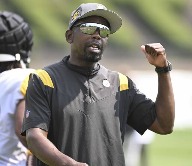 8127696_web1_gtr-Steelers14-080724