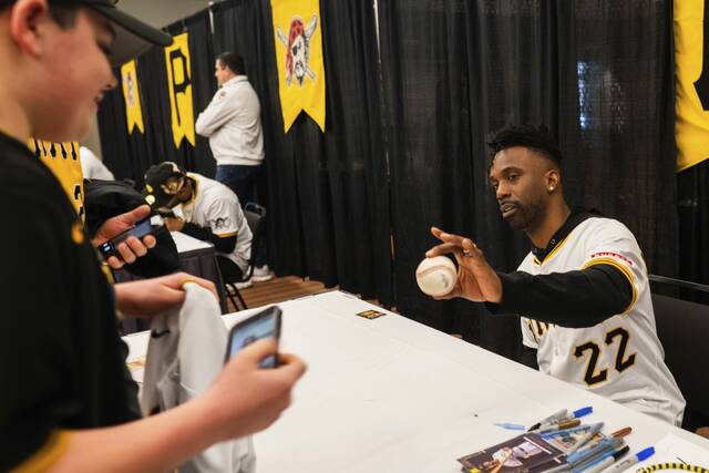 8129386_web1_gtr-PiratesFest12-011925