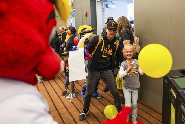 8129849_web1_gtr-PiratesFest14-011925