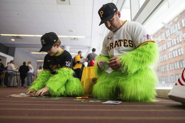 8129849_web1_gtr-PiratesFest15-011925