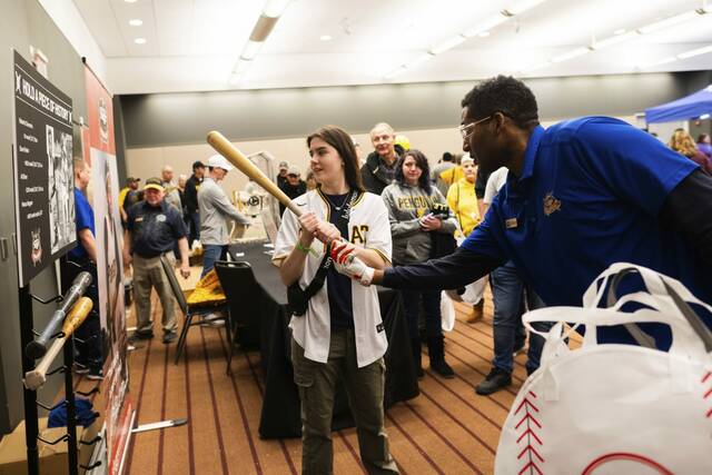 8129849_web1_gtr-PiratesFest16-011925