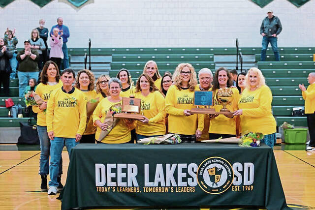 Deer Lakes honors 1985 state champ girls basketball team