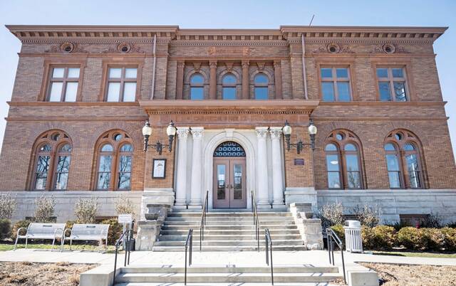 8135830_web1_sig-library