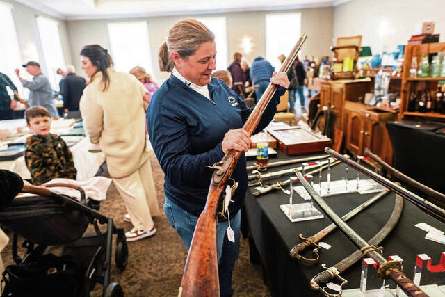 8150831_web1_gtr-AntiqueSale2-012625