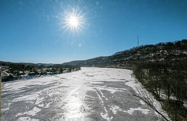 8155307_web1_VND-IceOnAlleghenyRiver-012825