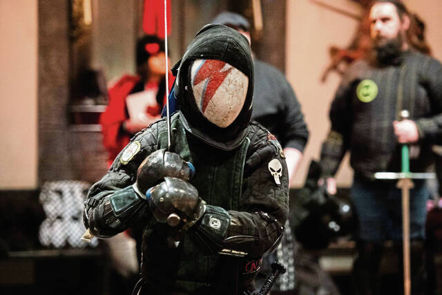 8092070_web1_gtr-SwordFight2-021125