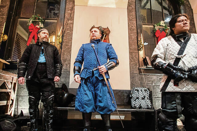 8092070_web1_gtr-SwordFight5-021125