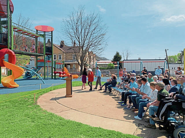 8170970_web1_crowdplayground