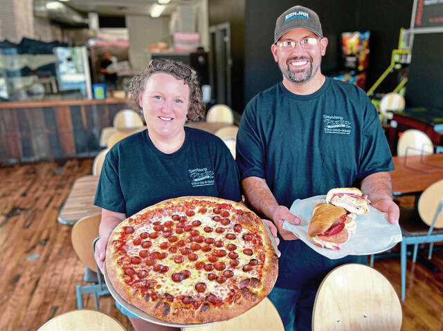 8177651_web1_vnd-LeechburgPizza-080622-10