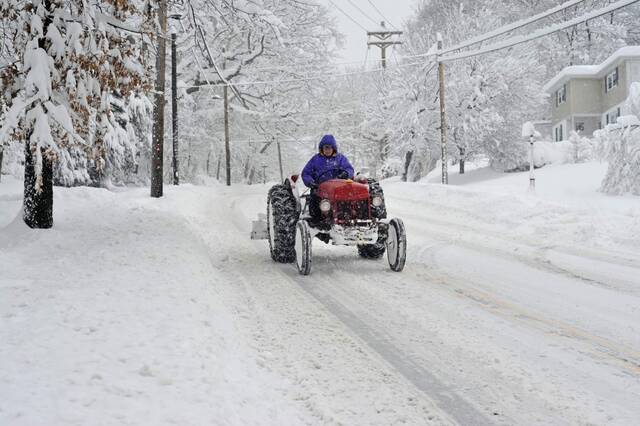8183832_web1_ptr-Snowmageddon-037