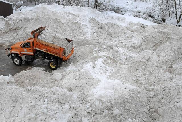 8183832_web1_ptr-Snowmageddon-075